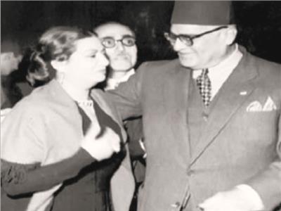 كنوز| «الضاحك الباكي» يغرد في حفل تكريم كوكب الشرق