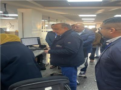 وزير الكهرباء يتفقد مركز خدمة المواطنين ومحطة المحولات بمدينة بورفؤاد