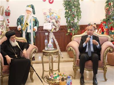 محافظ المنيا يهنئ الأنبا بفنوتيوس بعيد الميلاد بمطرانية سمالوط