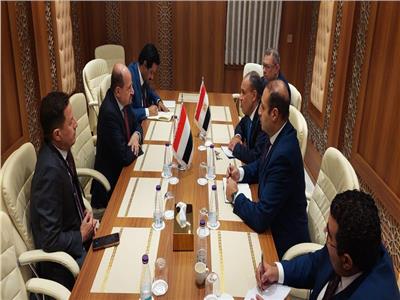 وزير الخارجية يلتقي مع نظيره اليمنى على هامش اجتماع منظمة التعاون الإسلامي 