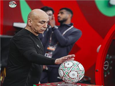 «كمونة» يكشف كواليس اتحاد الكرة بشأن استمرار حسام حسن مع المنتخب