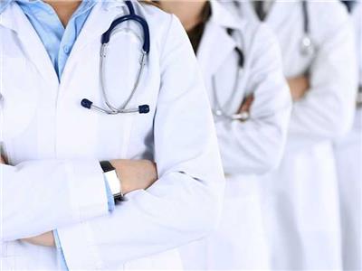 من الحلم إلى البطالة.. إلغاء تكليف الأطباء «كابوس» يهدد مستقبل آلاف الخريجين
