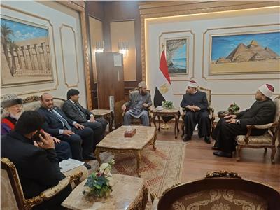 وصول وفد باكستان إلى القاهرة للمشاركة في المؤتمر الـ36 للشئون الإسلامية