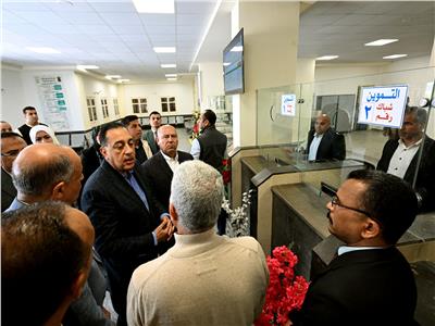 «مدبولي» يتفقد سير العمل والخدمات المقدمة بالمركز التكنولوجي بتونا الجبل