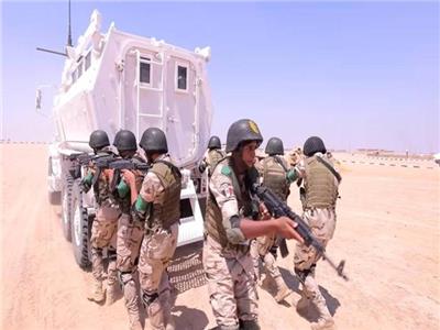 وزير الدفاع والرئيس الصومالى يشهدان اصطفاف القوات المصرية المشاركة ببعثة الاتحاد الإفريقي