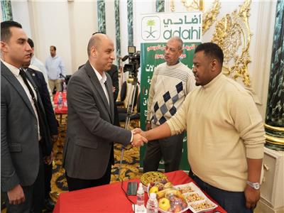وزير العمل يتفقد اختبارات  الجزارين المرشحين لموسم الحج