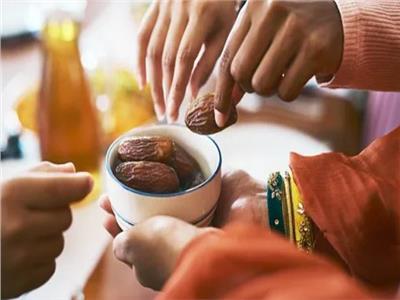 طاقة فورية ودعم صحة القلب.. فوائد تناول التمر في الصيام