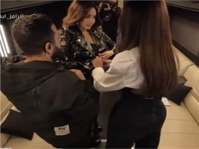 رامز ليفل الوحش لـ هنا الزاهد: «فتاة أحلام كل مراهق» | شاهد