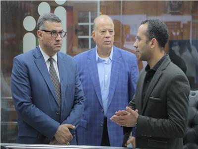 محافظ قنا يتفقد مركز الشبكة الوطنية للطوارئ والسلامة العامة