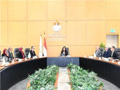 وزيرة الإسكان تتابع مستجدات ملفات تقنين الأوضاع بالأراضي المضافة لعدد من المدن الجديدة