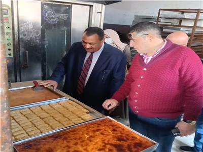 ضبط مصنع بسكويت وكعك العيد غير مرخص بدمياط وحجز طن منتجات مغشوشة