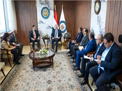 وزير البترول يبحث مع شركة بريطانية تطورات زيادة إنتاج الغاز في حقل دسوق