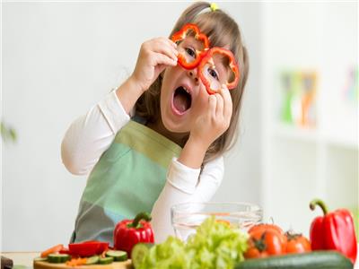 4 نصائح لغرس عادات غذائية سلمية لطفلك