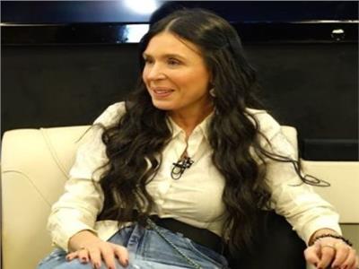 دينا لـ رامز جلال: " تزوجت 9 مرات ومي عمر مبتعرفش ترقص"
