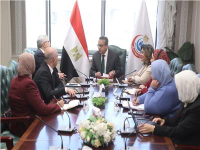 وزير الصحة يبحث مع وفد شركة تركية فرص الاستثمار في صناعة الدواء