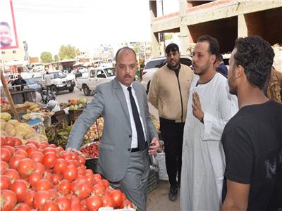 نائب محافظ الوادي الجديد يتفقد منافذ السلع والمخابز وأسطوانات البوتاجاز 