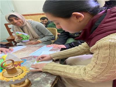 ذوو الهمم يضيئون الإبداع بصناعة فانوس رمضان في مركز شباب السنانية بدمياط