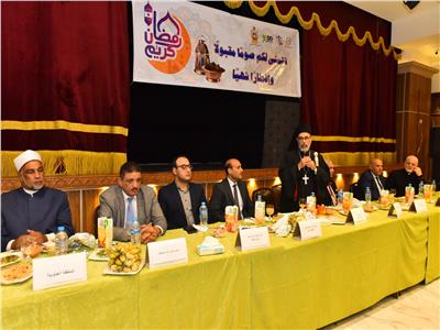 محافظ أسيوط يشهد إفطارًا جماعيًا بمطرانية الأقباط الكاثوليك
