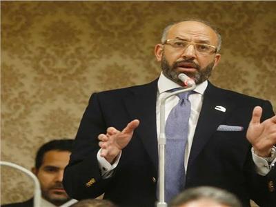 برلماني يقترح سداد رسوم الدبلومة الأمريكية بالجنيه بدلاً من الدولار 