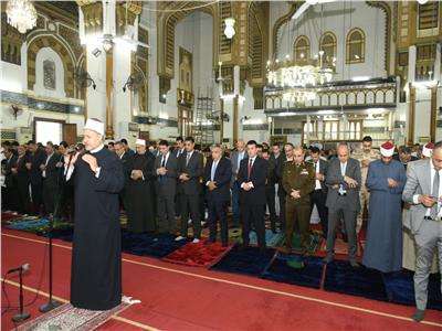 محافظ الدقهلية يؤدي صلاة عيد الفطر المبارك بمسجد النصر بالمنصورة 