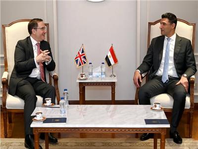 تشبيك الشركات البريطانية باتحاد الصناعات وتعزيز التعاون بصناعة السيارات والأدوية