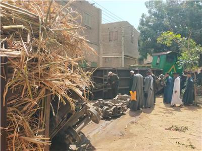 خروج قطار محمل بـ «القصب» عن مساره بأسوان