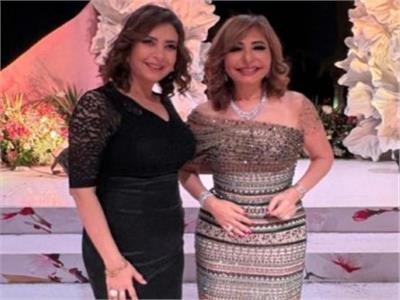 «فرحة الأم مفيش زيها».. منال سلامة تهنئ لميس الحديدي بخطوبة نجلها نور