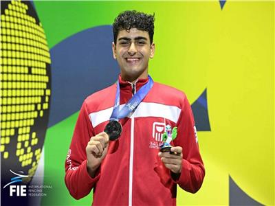 وزير الرياضة يهنئ «طلبة» بعد التتويج بفضية سلاح الشيش في بطولة العالم