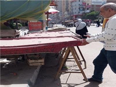 رفع 384 حالة إشغال طريق ثابت ومتحرك بالبحيرة 