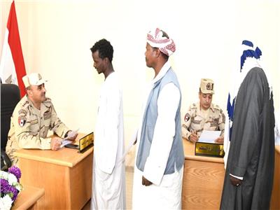 القوات المسلحة تدفع بلجان تجنيدية لإنهاء مواقف المواطنين بالمناطق الحدودية