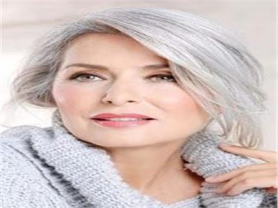 خيوط بيضاء قبل الأوان.. ما الذي يسبب الشيب المبكر؟