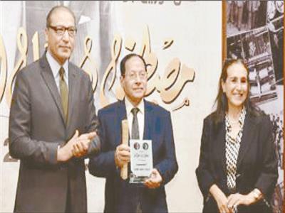«أخبار اليوم» تهنئ الكاتب الصحفى محمد الشماع بفوزه بجائزة الانتماء