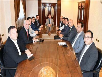 جوهر نبيل يجتمع مع مجلس إدارة اتحاد الشراع