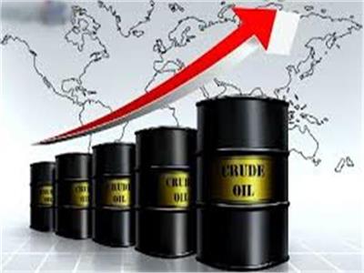 خبير اقتصادي: سعر برميل النفط قد يتخطى مستوى 150 دولارًا