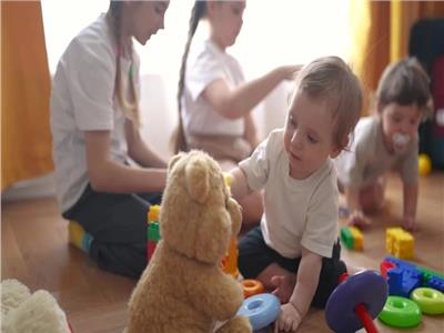 التحاق الأطفال بالحضانة مبكرا يعزز نموهم الاجتماعي والحركي