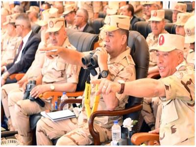 وزير الدفاع يشهد تنفيذ المرحلة الرئيسية للمشروع التكتيكى بجنود (بدر 2026) بالذخيرة الحية