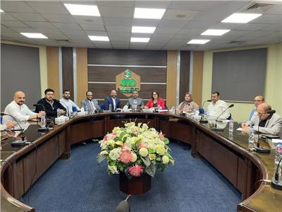 مستثمرو العاشر يناقشون أزمة المقنن المائي والغش التجاري وندرة العمالة المدربة
