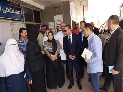 محافظ المنوفية يفاجأ مستشفى سرس الليان العام ويقرر إحالة 41 من العاملين