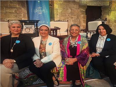 «صالون نفرتيتي» يحتفي بالحضارة المصرية ويكرّم زاهي حواس
