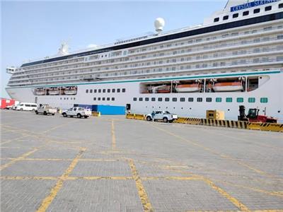 ميناء السخنة يستقبل السفينة CRYSTAL SERENITY بحمولة 1100 فرد