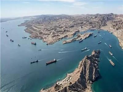 أكسيوس: البحرية الأمريكية في الجوار لمنع الجيش الإيراني من مهاجمة السفن المارة بهرمز