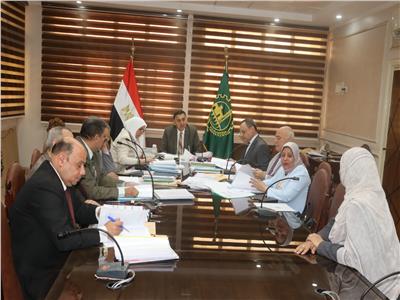 محافظ القليوبية يعقد لجنة قيادات لاختيار عدد من الوظائف القيادية 