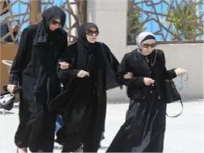 ميرفت أمين تودع هاني شاكر بالدموع في لحظة أخيرة من مسجد أبو شقة