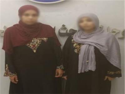 ضبط سيدتين لاتهامهما بسب أحد الأشخاص والتلويح بإشارات خارجة بالقاهرة