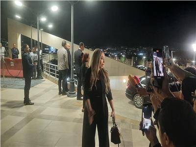 سوزان نجم الدين تصل عزاء هاني شاكر بمسجد أبو شقة