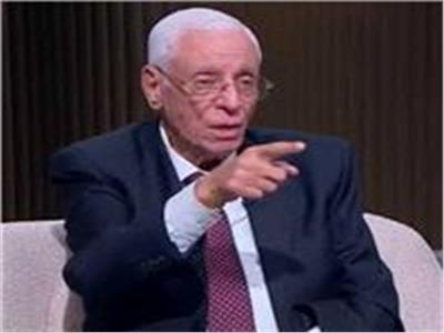 هل رغاوي البول تسبب مشاكل صحية لدى النساء؟.. حسام موافي يوضح