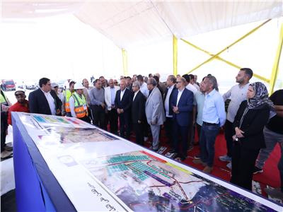 وزير النقل يشهد التشغيل التجريبي للمرحلة الأولى من محور الفشن التنموي ببنى سويف 