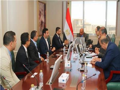 تعاون بين «الكهرباء» وتحالف «جيلا - سيجنفاي» للتوسع في استخدامات الطاقات المتجددة 