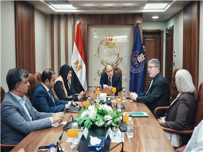 رئيس «الدواء المصرية» يستقبل وفد مؤسسة الاعتماد الأمريكية لتعزيز التعاون