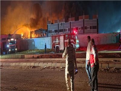 إصابة 12 عاملاً فى حريق هائل بمصنعين «للكرتون والبويات» بمدينة العاشر من رمضان 